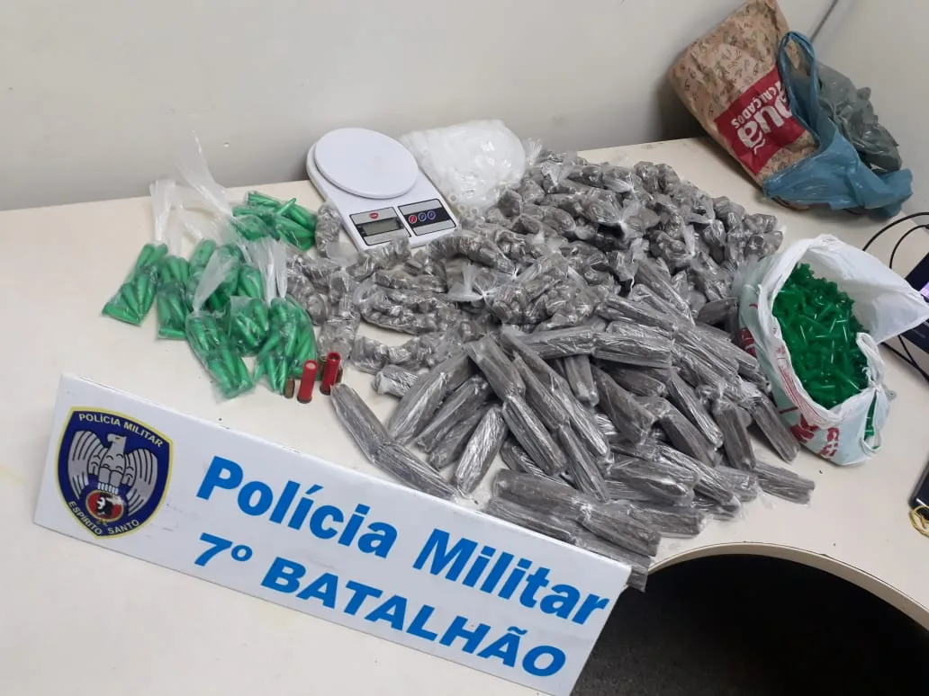 Três são detidos e mais de mil buchas de maconha são apreendidas em Cariacica