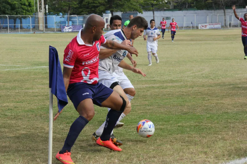 Vitória e Espírito Santo não saem do 0 a 0 no primeiro confronto das semifinais da Copa ES