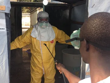 Epidemia de ebola se alastra mais do que a capacidade de resposta, diz ONG