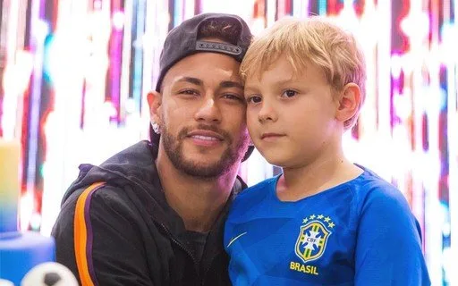 Além de Neymar Jr., pai e filho do jogador testam positivo para o coronavírus