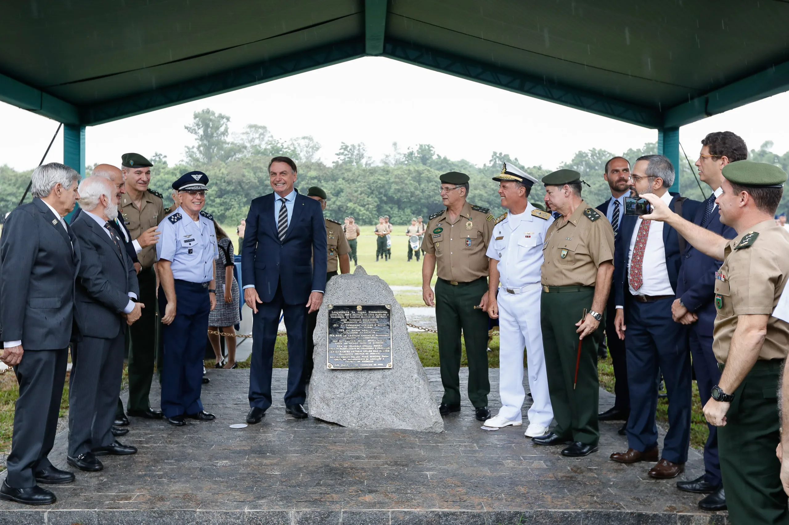 (São Paulo – SP, 03/02/2020) Presidente da República Jair Bolsonaro acompanhado das demais autoridades, descerra a Placa Alusiva ao Lançamento da Pedra Fundamental. Foto: CarolinaAntunes/PR