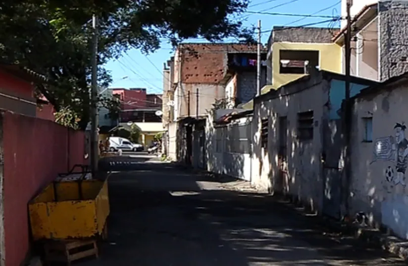 Homem é esfaqueado pelo vizinho por causa de barulho de portão em Vitória