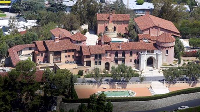 EXCLUSIVE: The Sisters of the Immaculate Heart of Mary convent in Los Feliz, California. The hilltop villa is currently the subject of a real estate battle as Katy Perry wishes to buy the property for her new home, but there is an argument over whose property it is to sell. Sister Rita Callanan, 77, and […]