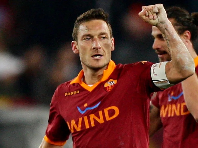 Totti se despede da Roma com vitória, homenagens e vaga na Liga dos Campeões