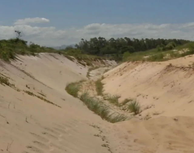 Um ano após chuvas, valas abertas em Vila Velha causam transtornos ao meio ambiente