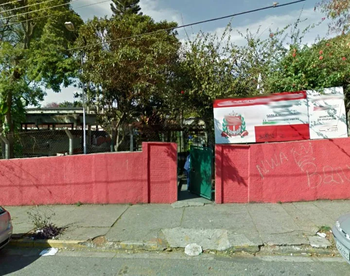 Menino de 12 anos esfaqueia pescoço de colega em escola