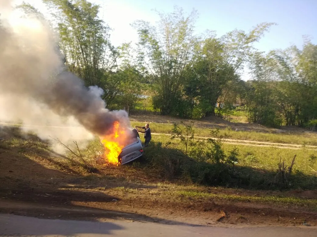 Duas pessoas morrem carbonizadas em acidente na BR 101 Norte