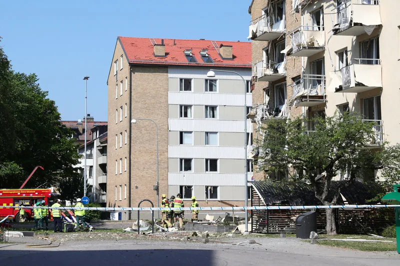 Bombeiros trabalham em local de explosão em cidade sueca de Linkoping 07/06/2019 Jeppe Gustafsson/TT News Agency/via REUTERS