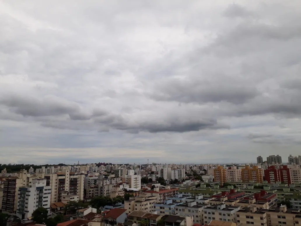 Fim de semana será de tempo fechado e com chuva em várias regiões do Espírito Santo