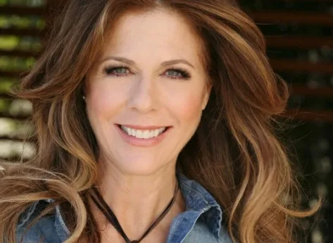 Rita Wilson revela que seu câncer de mama a aproximou ainda mais de Tom Hanks