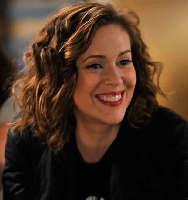 Alyssa Milano fala sobre os seguranças que confiscaram seu leite materno em aeroporto