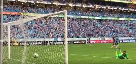 Grêmio goleia Sport por 5 a 0 e reduz vantagem do líder Corinthians no Brasileiro