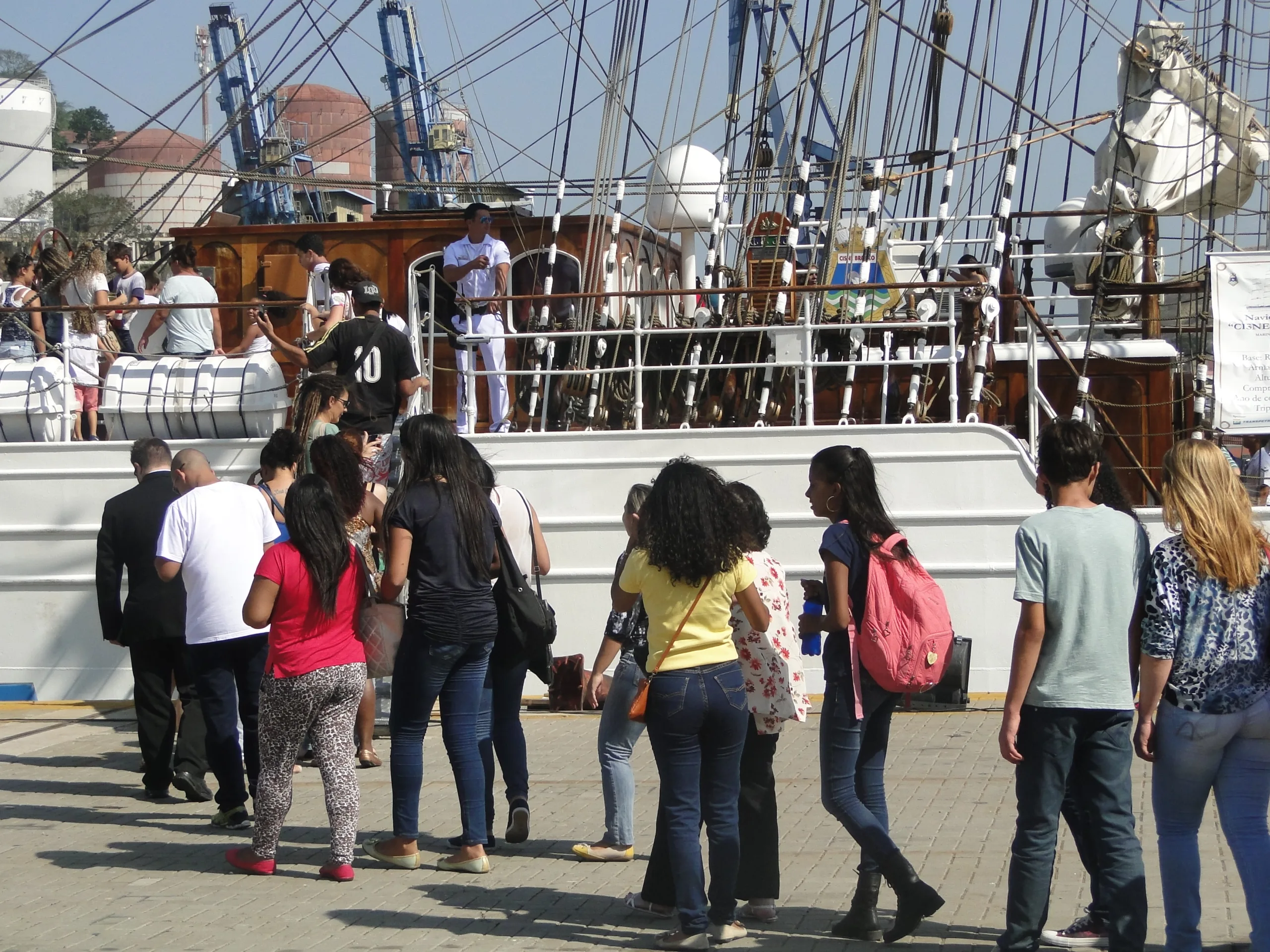 Mais de 10 mil pessoas visitam navio Cisne Branco no Porto de Vitória