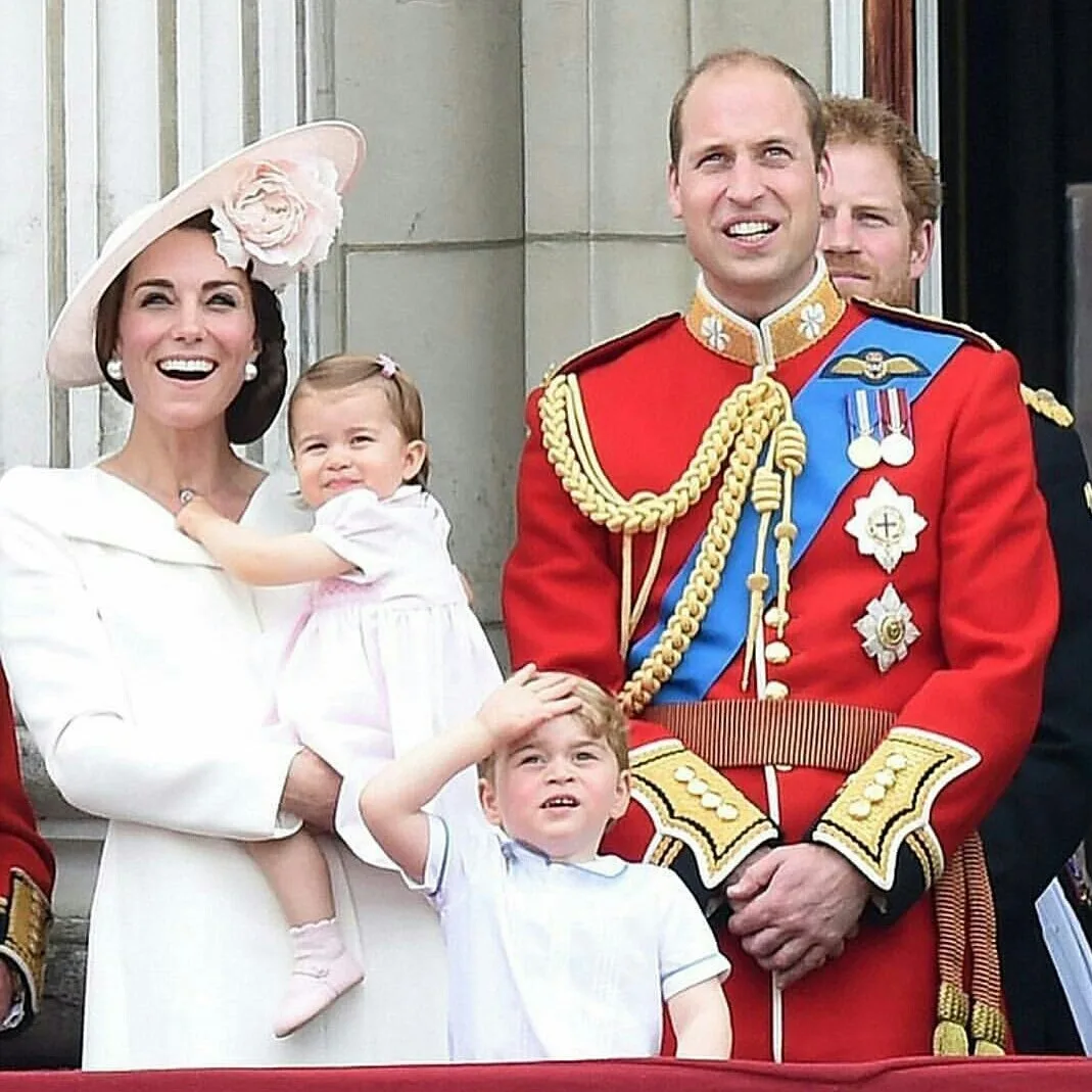 Príncipe William aprendeu tudo sobre a monarquia com a avó, a Rainha Elizabeth