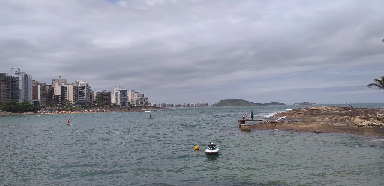 Queda de temperatura, chuva e mar agitado: confira como fica o tempo nesta quinta-feira!