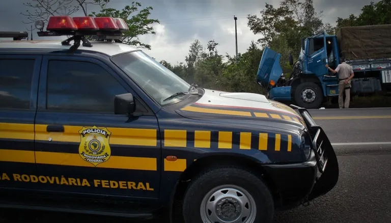 Caminhoneiro fica ferido em acidente no Norte do Espírito Santo