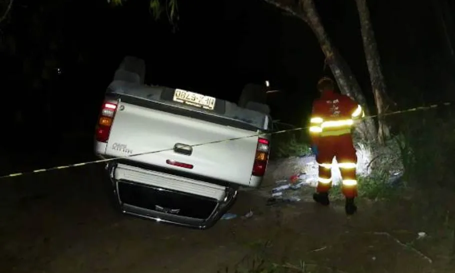 Carro capota e motorista morre na BR-101, em Sooretama, no Norte do estado