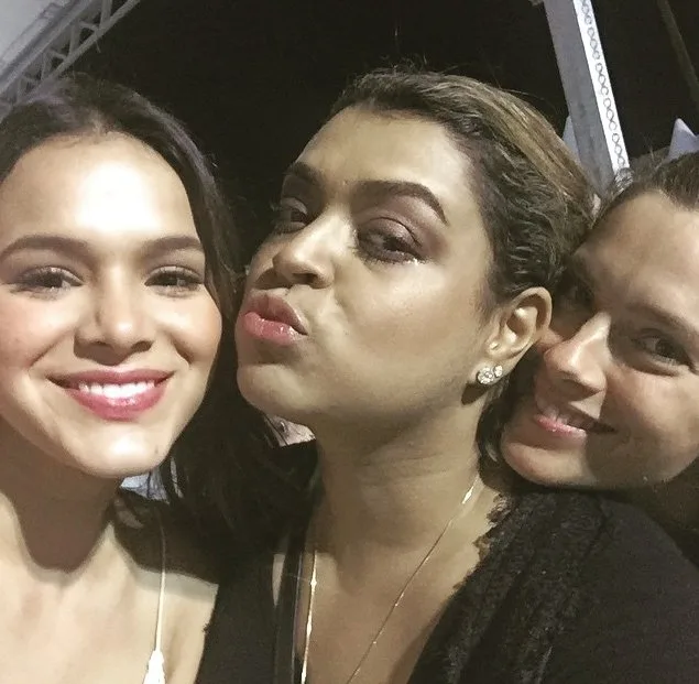 Bruna Marquezine, Carolina Dieckmann e Preta Gil curtem show