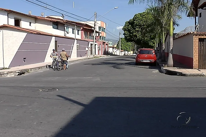 Adolescente fica ferido após troca de tiros com PM na Serra