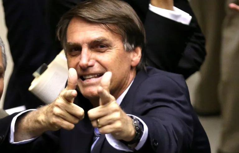 'Partido do Exército é o Brasil', diz Bolsonaro em apoio a fala de Villas Bôas