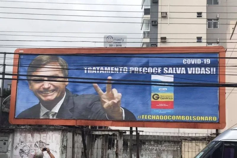 Outdoor com Bolsonaro como garoto-propaganda da cloroquina é retirado em Vitória