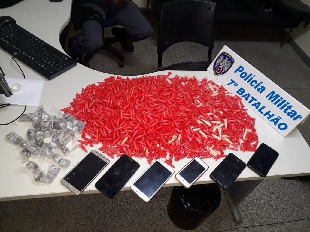 Polícia apreende mais de 2 mil pinos de cocaína em Cariacica