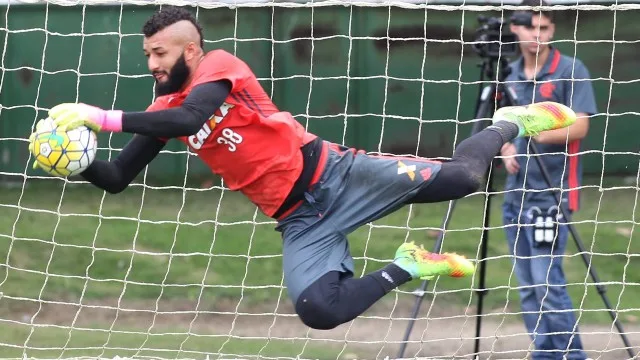 Jogadores já sabem, mas Rueda faz mistério sobre goleiro do Flamengo na Colômbia