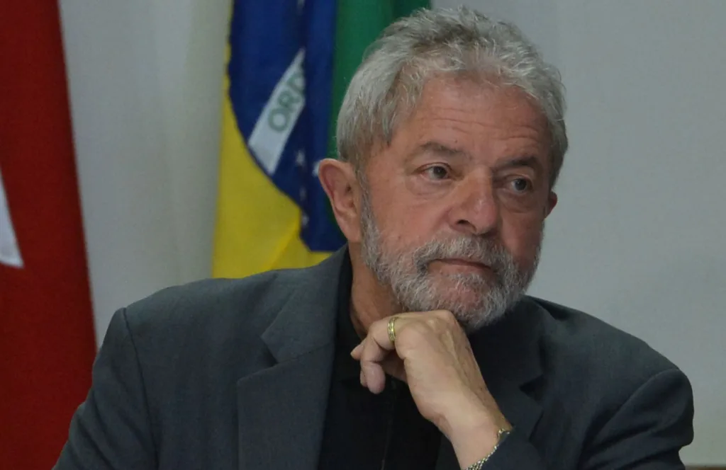 O ex-presidente Lula da Silva se reúne com as bancadas do PT no Senado e na Câmara (Valter Campanato/Agência Brasil) O ex-presidente Lula da Silva se reúne com as bancadas do PT no Senado e na Câmara (Valter Campanato/Agência Brasil)