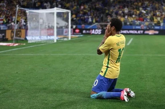 Médicos negam discordância e revelam que Neymar recebeu enxerto ósseo