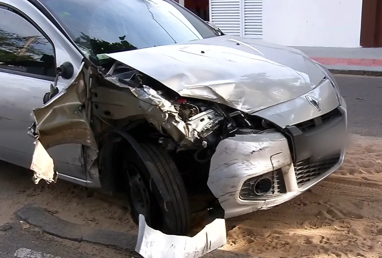 Homem é preso após roubo de carro e acidente em Vitória