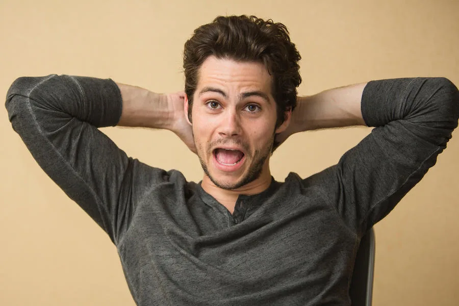 Após acidente em set, Dylan O'Brien está de volta em novo filme: - Foi um grande passo fazer isso