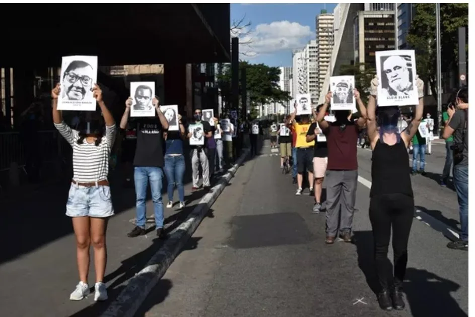 Avenida Paulista tem ato contra Bolsonaro e em homenagem a vítimas do coronavírus