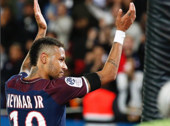 Com vida até agora discreta, Neymar começa a conquistar Paris com danças e gols