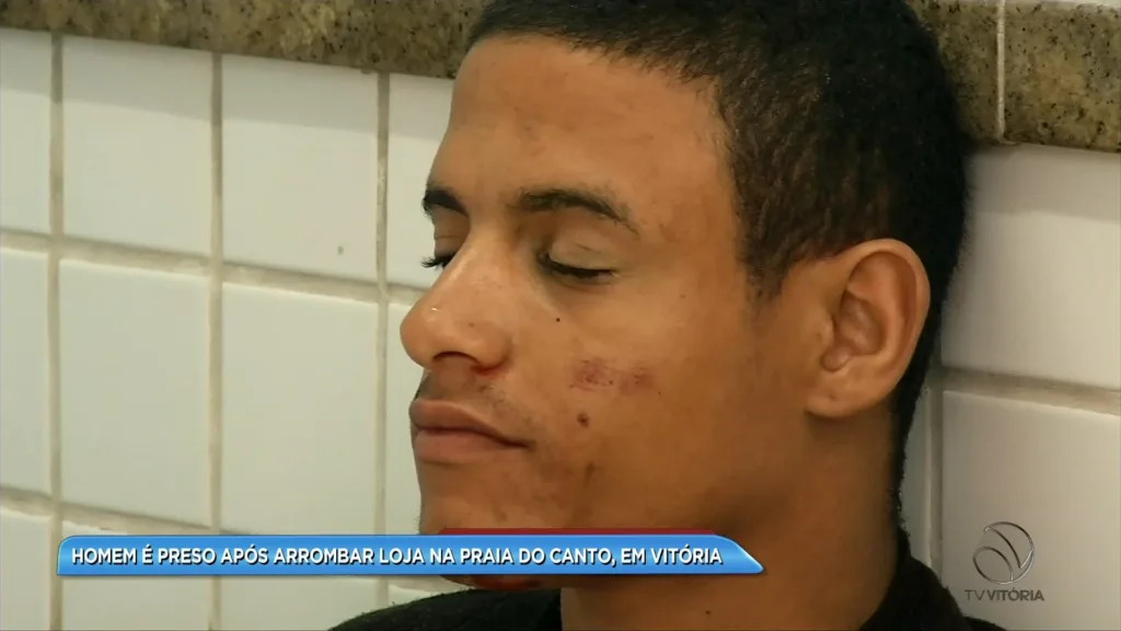 Jovem é preso após se ferir ao arrombar loja na Praia do Canto