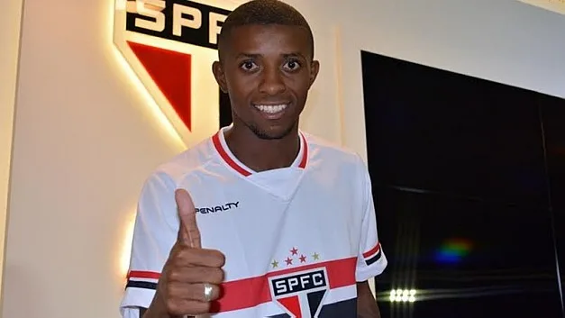 Jonathan Cafu assina por três anos, reforça o São Paulo e diz 'realizar sonho'