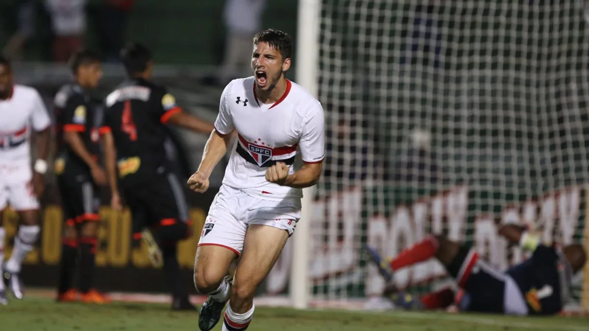 Calleri diz sonhar com volta ao São Paulo e não descarta negociação