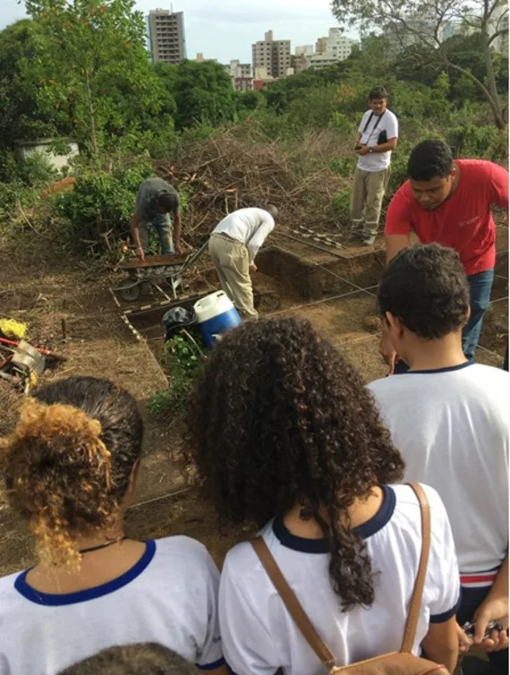 Visita faz com que alunos da rede municipal conheçam um pouco mais da história de Guarapari