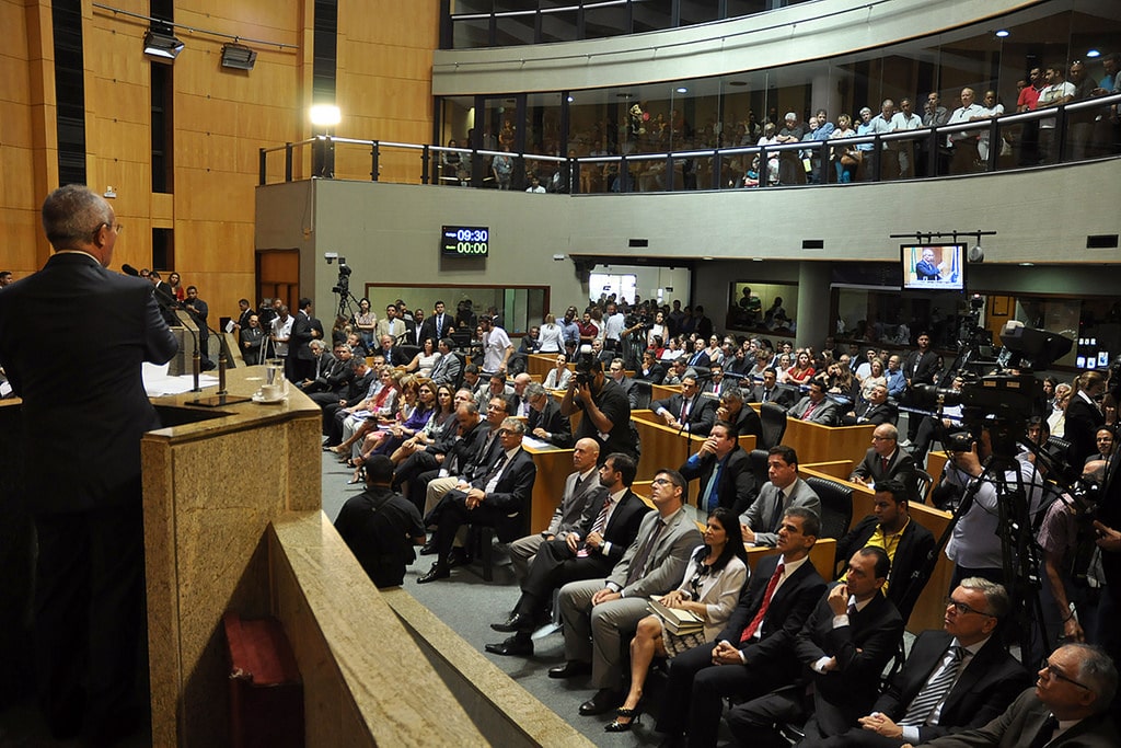 Muitos pedidos e elogios para Hartung na Assembleia