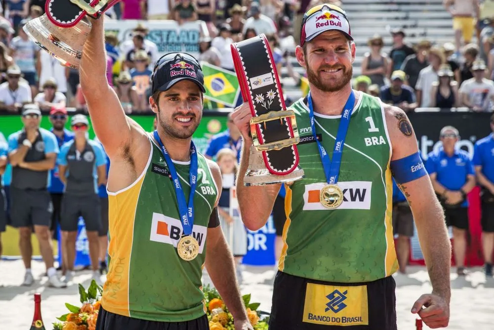 Em busca do ouro, capixaba Alison e Bruno Schmidt entram em quadra neste sábado (06)