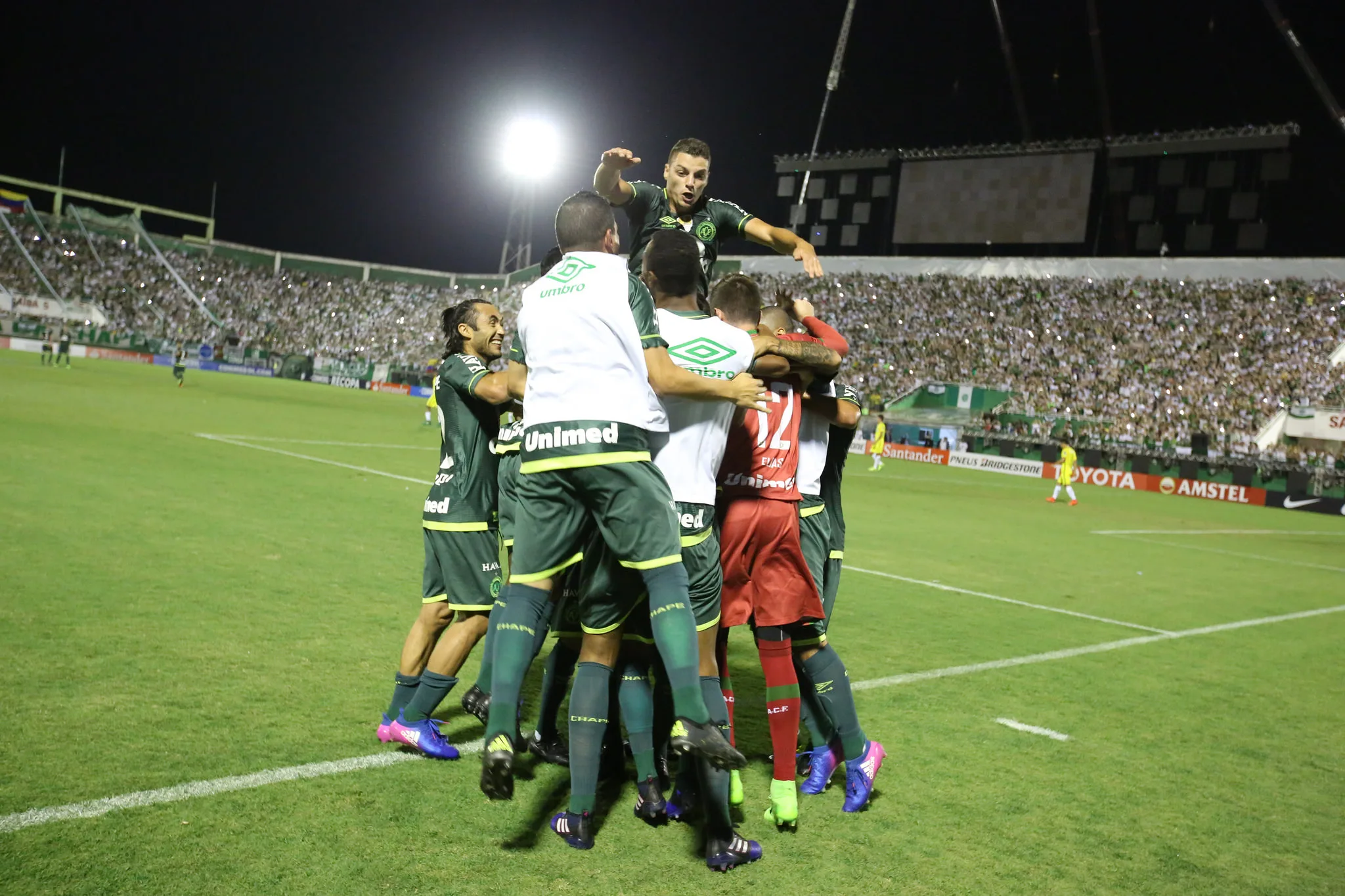 Em ótima fase, Chapecoense enfrenta o Nacional-URU precisando da vitória em casa