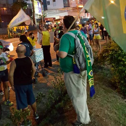 Manifestantes pró-impeachment protestam nas ruas de Vila Velha