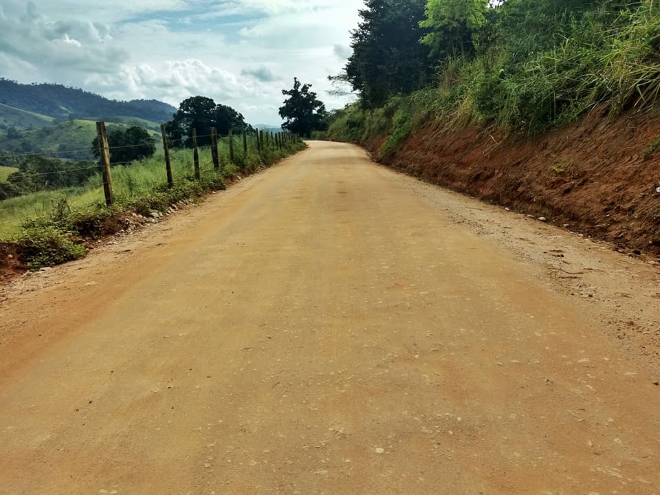 Recuperação de estradas rurais avança em Cachoeiro