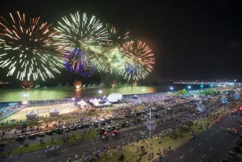 Fogos no Réveillon de Camburi