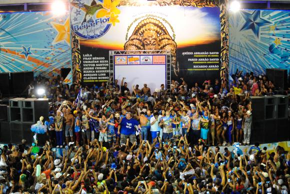 Beija-Flor é hostilizada em desfile das campeãs no Rio