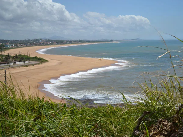 Bebê é encontrado morto dentro de sacola de lixo em praia de Vila Velha