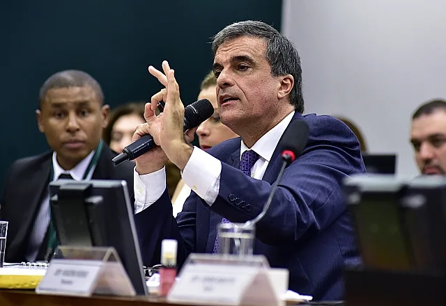 Clima tenso marcou sessão da comissão do impeachment