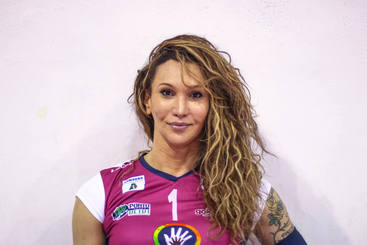 Tifanny renova com Sesi Vôlei Bauru para nova temporada da Superliga