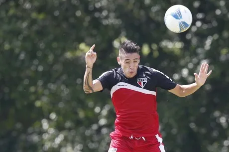 LANCEPRESS! – (Brasil Out) – Sao Paulo – 17.04.2015 – Foto de Ari Ferreira/Lancepress! – Treino do Sao Paulo – Local : CT Barra Funda – NF: Centurion durante coletivo