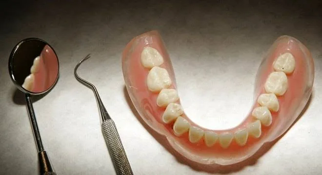 Um em cada cinco brasileiros com dentadura tem entre 25 e 44 anos