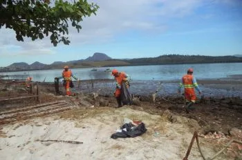 32 toneladas de lixo foram retiradas da baía de Vitória